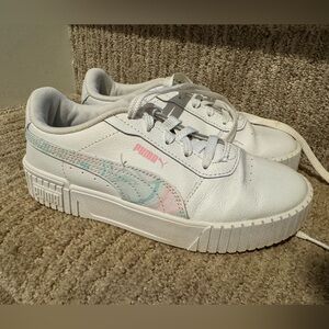 Girls puma white sneakers